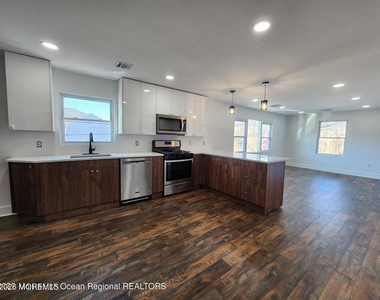 105 Summit Avenue - Photo Thumbnail 1