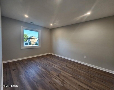 158 Mabel Avenue - Photo Thumbnail 11