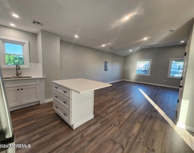 158 Mabel Avenue - Photo Thumbnail 5