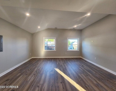 158 Mabel Avenue - Photo Thumbnail 6