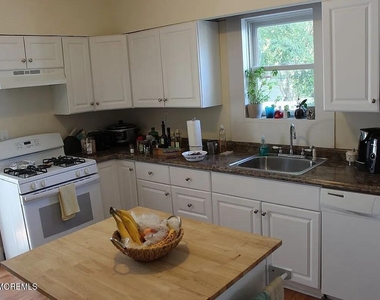 902 E Street - Photo Thumbnail 4
