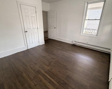 1039 Bangs Avenue - Photo Thumbnail 3