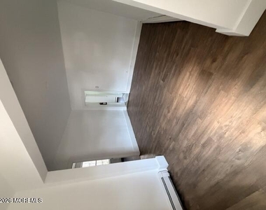 1039 Bangs Avenue - Photo Thumbnail 2