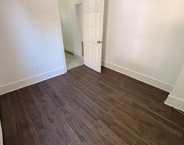 1039 Bangs Avenue - Photo Thumbnail 5