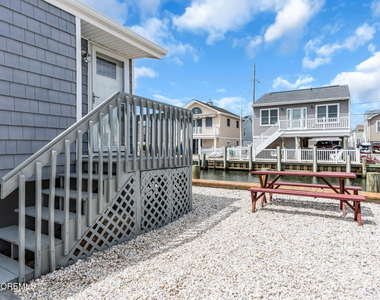 208 Mallard Lane - Photo Thumbnail 4