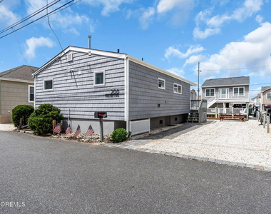 208 Mallard Lane - Photo Thumbnail 2