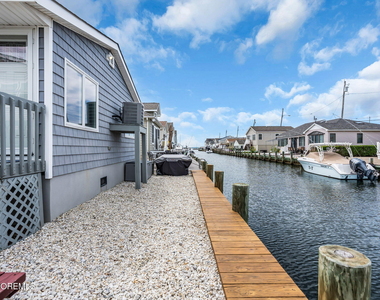 208 Mallard Lane - Photo Thumbnail 6