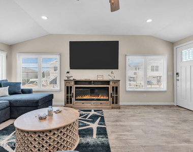 208 Mallard Lane - Photo Thumbnail 14