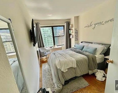 East 44th Street - Photo Thumbnail 1