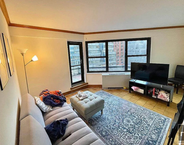 East 44th Street - Photo Thumbnail 2