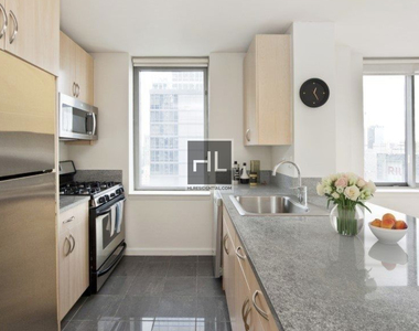 West 47th Street - Photo Thumbnail 1