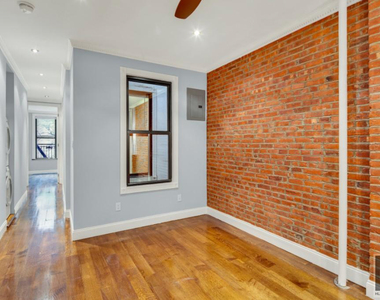 W 52nd St. - Photo Thumbnail 4
