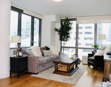 West 57th Street - Photo Thumbnail 2