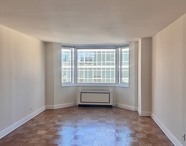 East 71st Street - Photo Thumbnail 2
