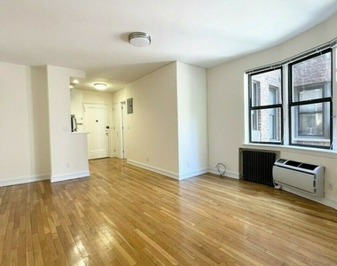York Avenue - Photo Thumbnail 1