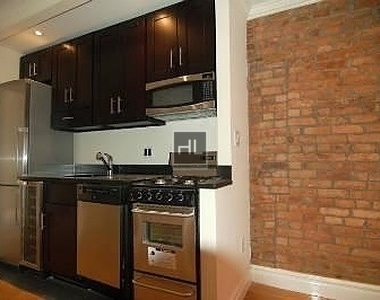 E 7th St. - Photo Thumbnail 1