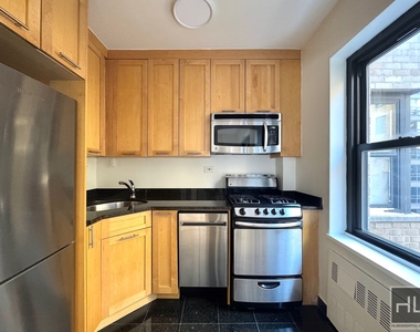 East 55 Street - Photo Thumbnail 2