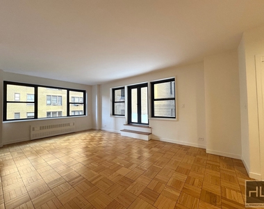 East 55 Street - Photo Thumbnail 1