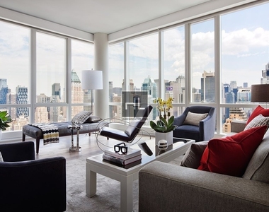 West 42nd Street - Photo Thumbnail 2