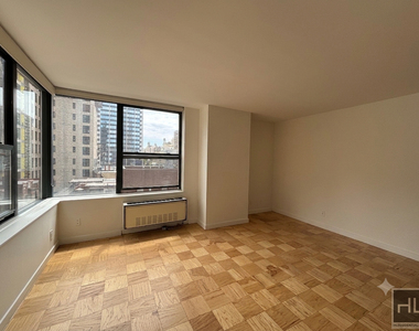 West 87th Street - Photo Thumbnail 3