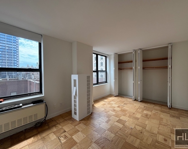 West 87th Street - Photo Thumbnail 5