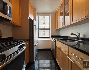 West 87th Street - Photo Thumbnail 1