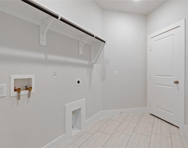 6109 White Creek Drive - Photo Thumbnail 7