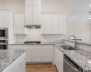 6109 White Creek Drive - Photo Thumbnail 12