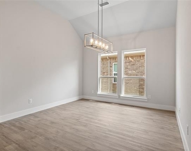 6109 White Creek Drive - Photo Thumbnail 5