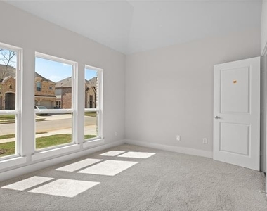 6109 White Creek Drive - Photo Thumbnail 4