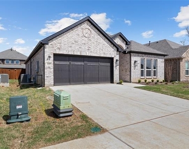 6109 White Creek Drive - Photo Thumbnail 1