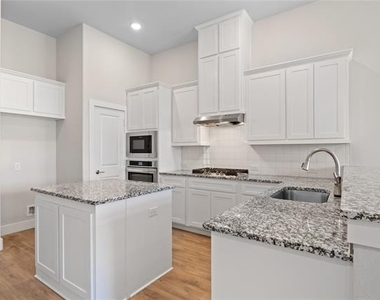 6109 White Creek Drive - Photo Thumbnail 13