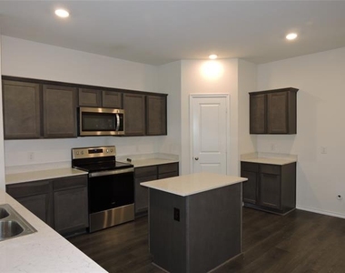 1210 Honeysuckle Drive - Photo Thumbnail 4