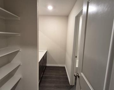 1210 Honeysuckle Drive - Photo Thumbnail 14