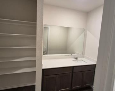 1210 Honeysuckle Drive - Photo Thumbnail 15