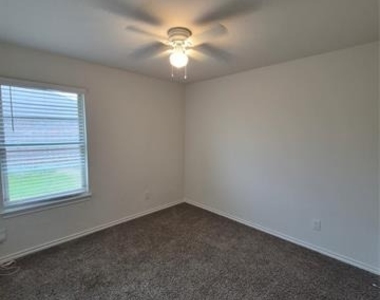 1210 Honeysuckle Drive - Photo Thumbnail 8