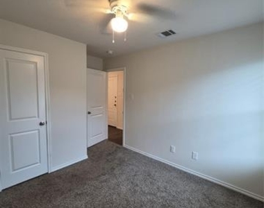 1210 Honeysuckle Drive - Photo Thumbnail 12
