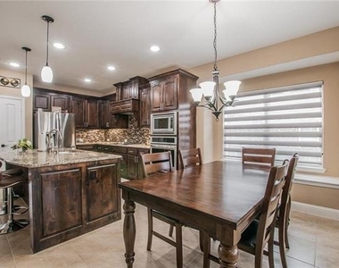 2440 Kingsgate Drive - Photo Thumbnail 6