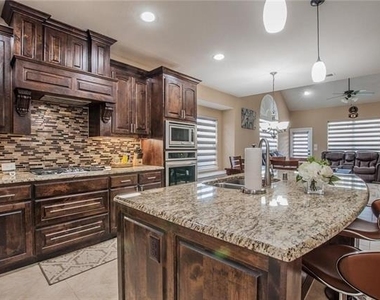 2440 Kingsgate Drive - Photo Thumbnail 4
