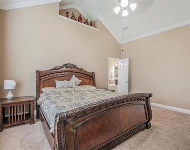 2440 Kingsgate Drive - Photo Thumbnail 7