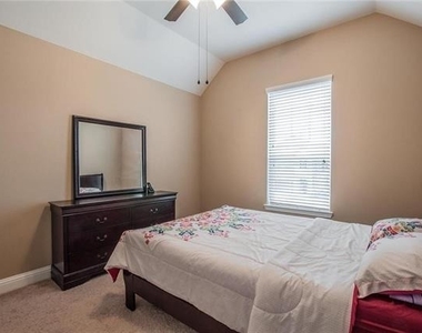 2440 Kingsgate Drive - Photo Thumbnail 17