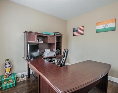 2440 Kingsgate Drive - Photo Thumbnail 18