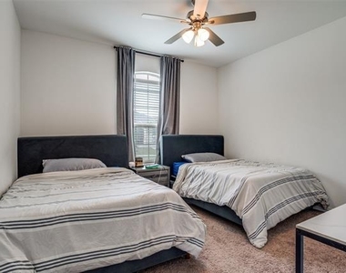 8509 Gray Squirrel Lane - Photo Thumbnail 10