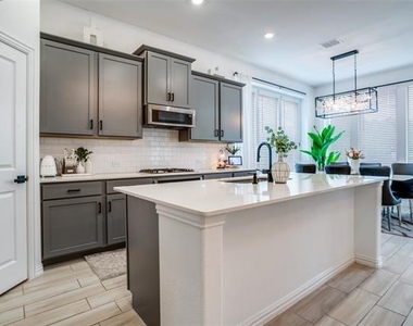 8509 Gray Squirrel Lane - Photo Thumbnail 5