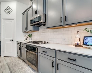 8509 Gray Squirrel Lane - Photo Thumbnail 7