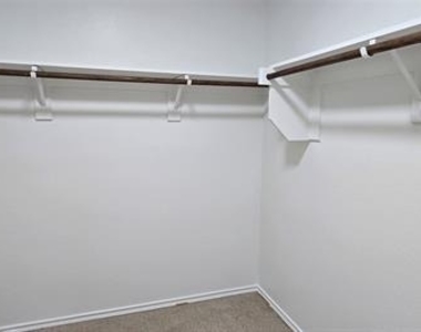 319 Elam Drive - Photo Thumbnail 12
