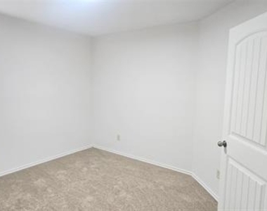 319 Elam Drive - Photo Thumbnail 6