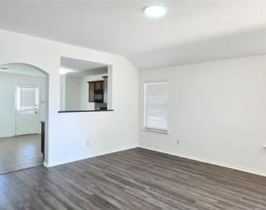 319 Elam Drive - Photo Thumbnail 2