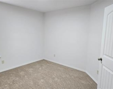 319 Elam Drive - Photo Thumbnail 9