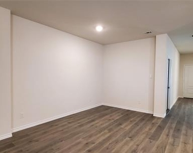808 Marigold Street - Photo Thumbnail 6